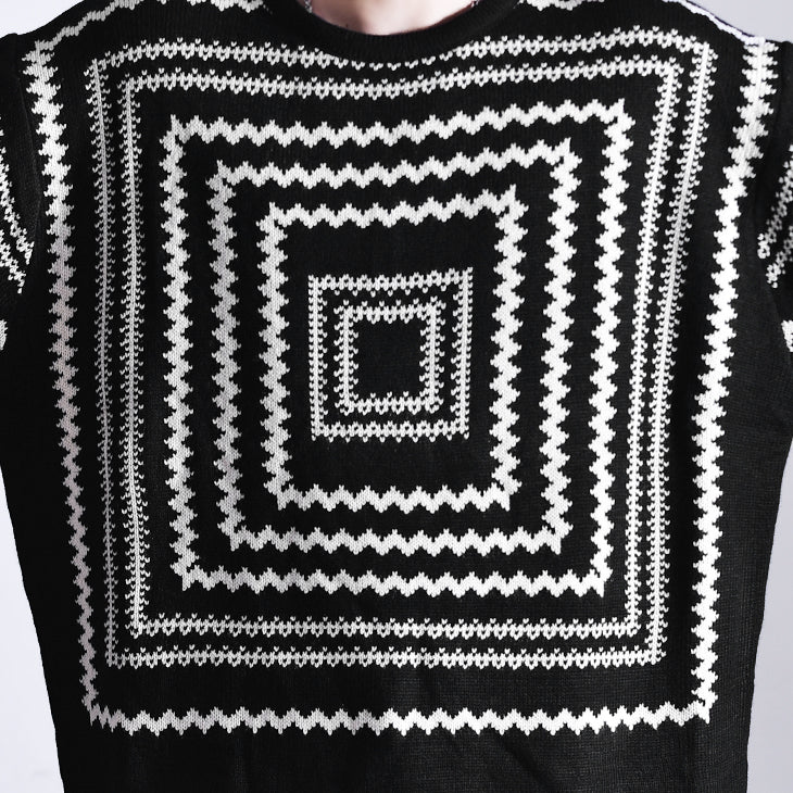 Geometric pattern knit