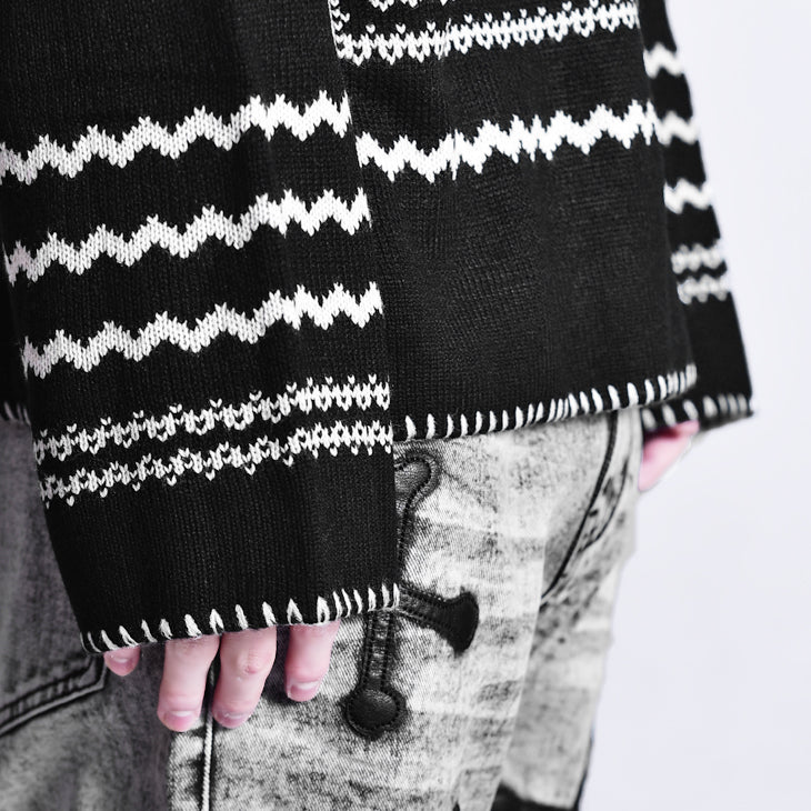 Geometric pattern knit