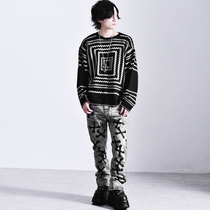 Geometric pattern knit