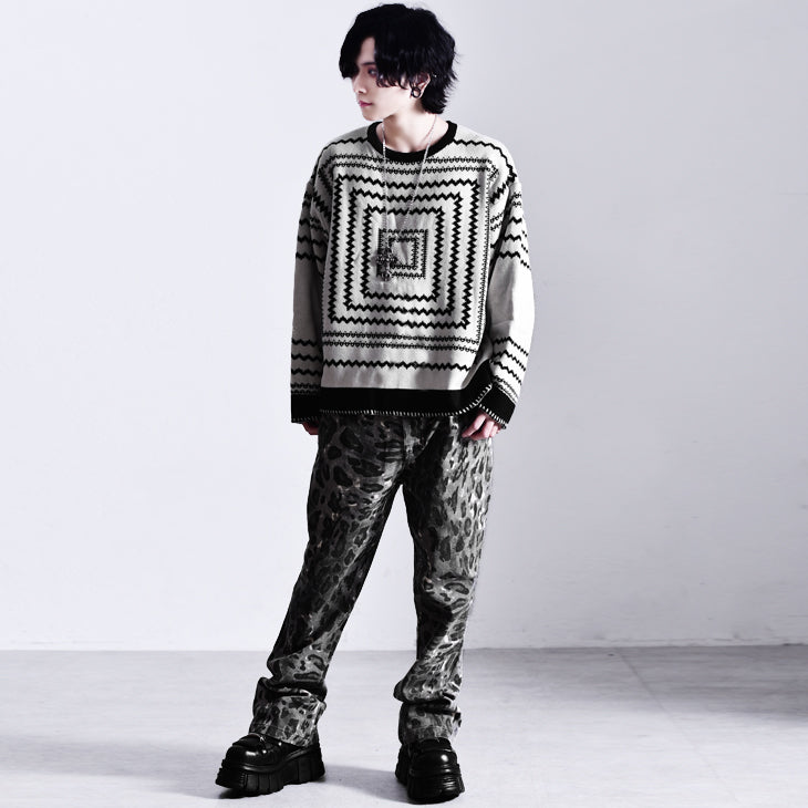 Geometric pattern knit