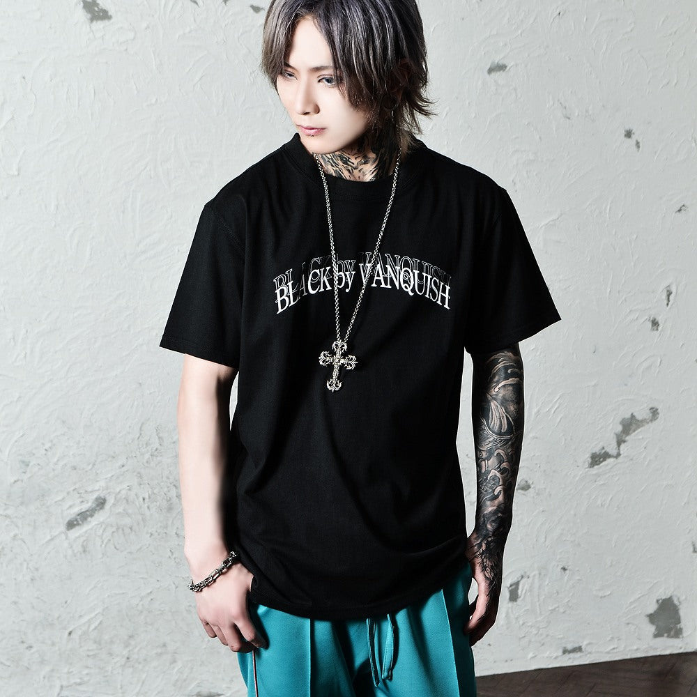 【ブラックバイヴァンキッシュ Black by VANQUISH】 アーチロゴカットソー Arch logo TEE